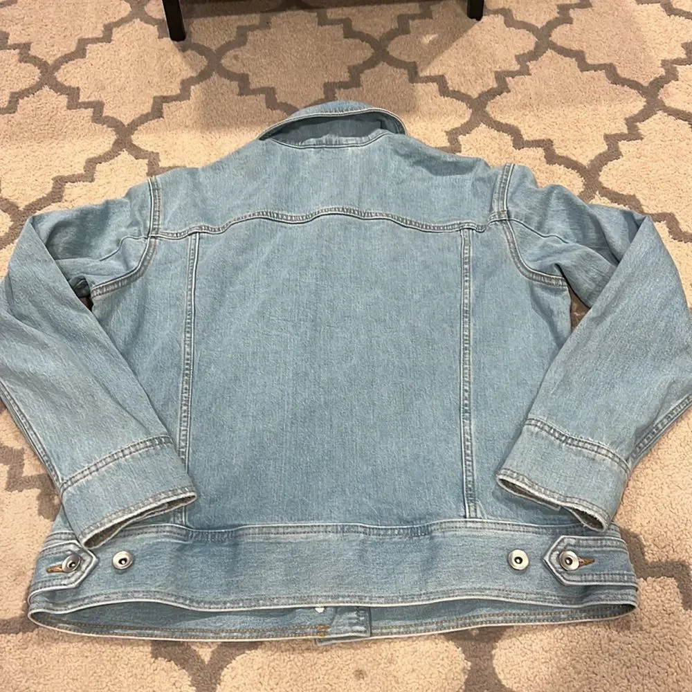 Elizabeth & James Light Wash Boxy Denim Jacket M light wash